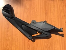 Aprilia RS 125 GPR Ülés alatti idom - jobb Aprilia RS 125 GPR Ülés alatti idom - jobb