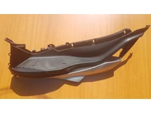 Piaggio Medley 125 Bal oldali lábtartó műanyag és hasidom