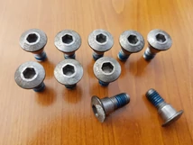 Suzuki GSF 650 S Első féktárcsa csavarok