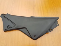 Honda CBR 250 R Bal oldali ülés alatti idom Honda CBR 250 R Bal oldali ülés alatti idom
