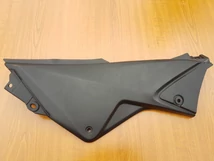 Honda CBR 250 R Jobb oldali ülés alatti idom Honda CBR 250 R Jobb oldali ülés alatti idom