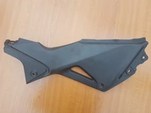 Honda CBR 125 R Bal oldali ülés alatti idom Honda CBR 125 R Bal oldali ülés alatti idom