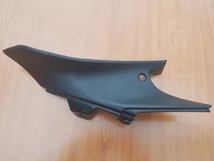 Honda CBR 125 R Jobb oldali tank melletti idom Honda CBR 125 R Jobb oldali tank melletti idom