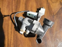 Suzuki RF 900 Termosztátház, hőgombák