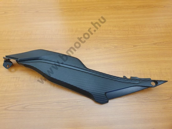 Yamaha MT-09 Tracer bal oldali tank alatti idom
