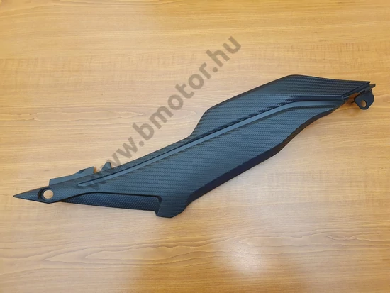 Yamaha MT-09 Tracer jobb oldali tank alatti idom