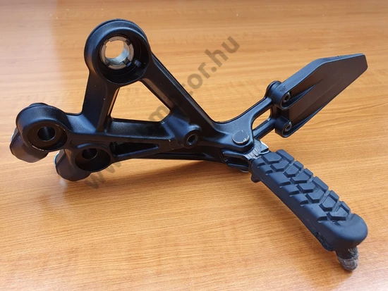 KTM Duke 125 Bal első lábtartó