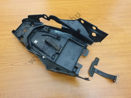 KTM Duke 125 Hátsó kerék feletti idom