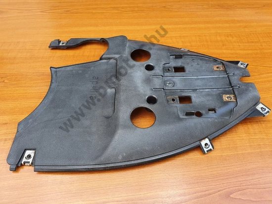 Aprilia SR 50 Factory Hátsó kerék feletti idom