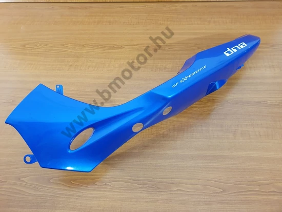 Gilera DNA 50 Bal hátsó idom - egy fül sérült